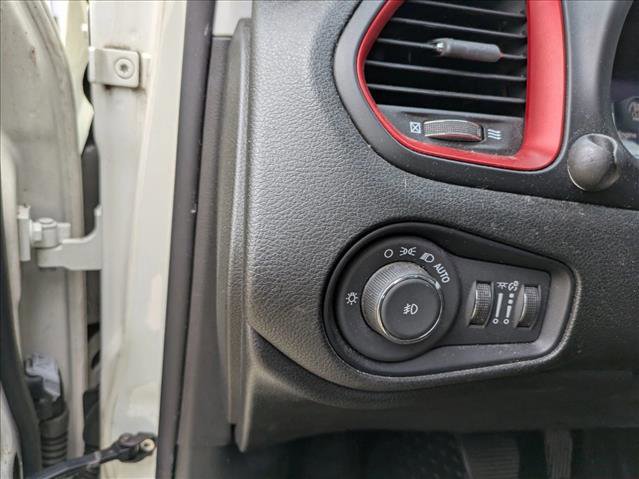 Used 2017 Jeep Renegade Trailhawk image 13