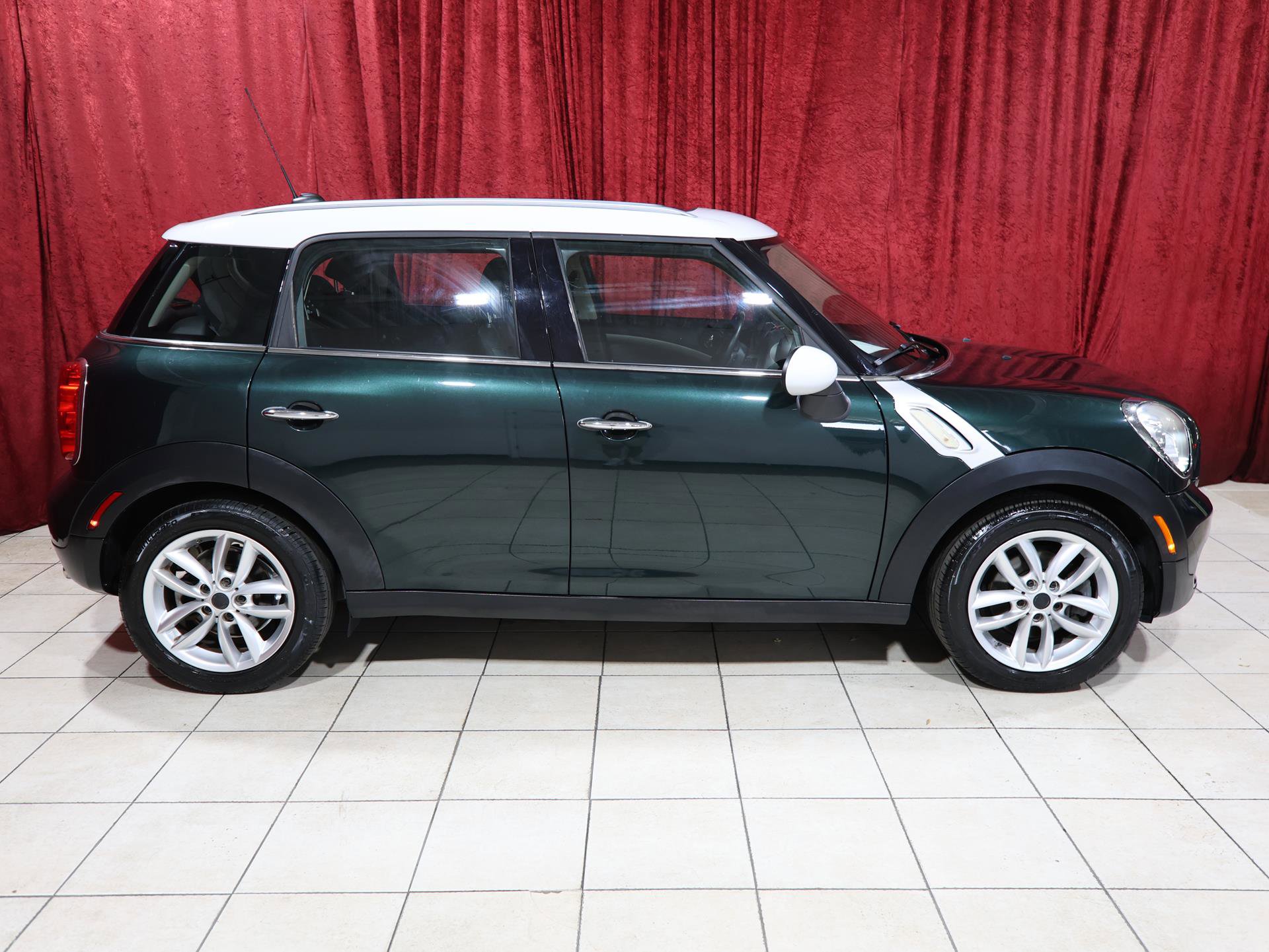 Used 2012 MINI Cooper Countryman FWD image 8