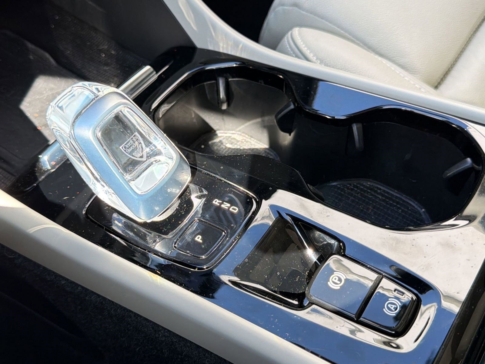 Certified 2023 Volvo XC40 B5 Plus w/ Protection Package Premier image 18