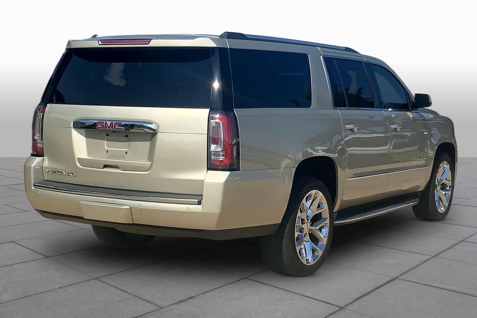 Used 2017 GMC Yukon XL Denali w/ Open Road Package AWD/4WD image 13