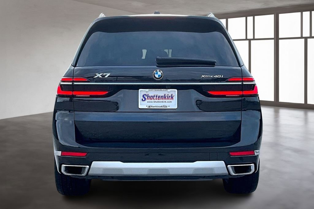 Used 2025 BMW X7 xDrive40i image 5