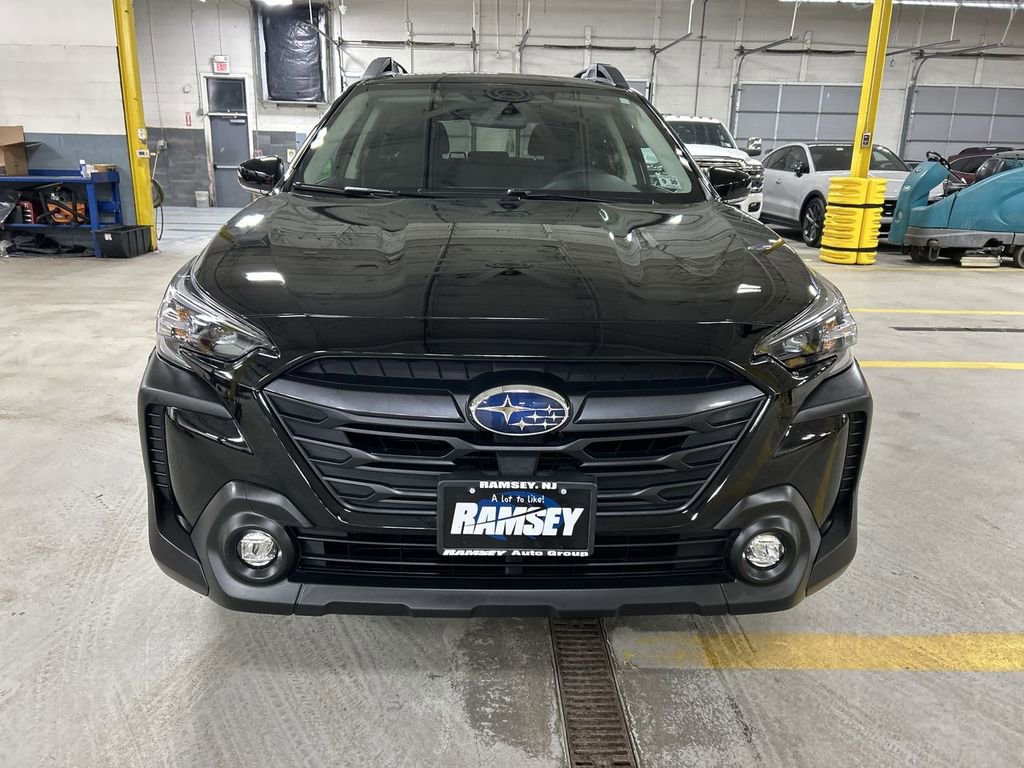 Certified 2025 Subaru Outback Premium image 3