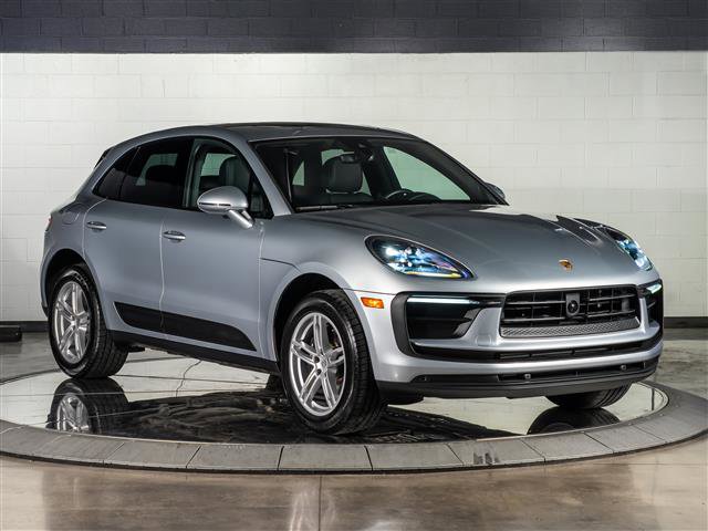 Certified 2025 Porsche Macan image 7