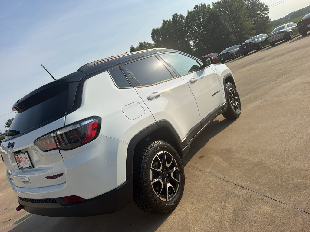 Used 2025 Jeep Compass Trailhawk AWD/4WD image 8