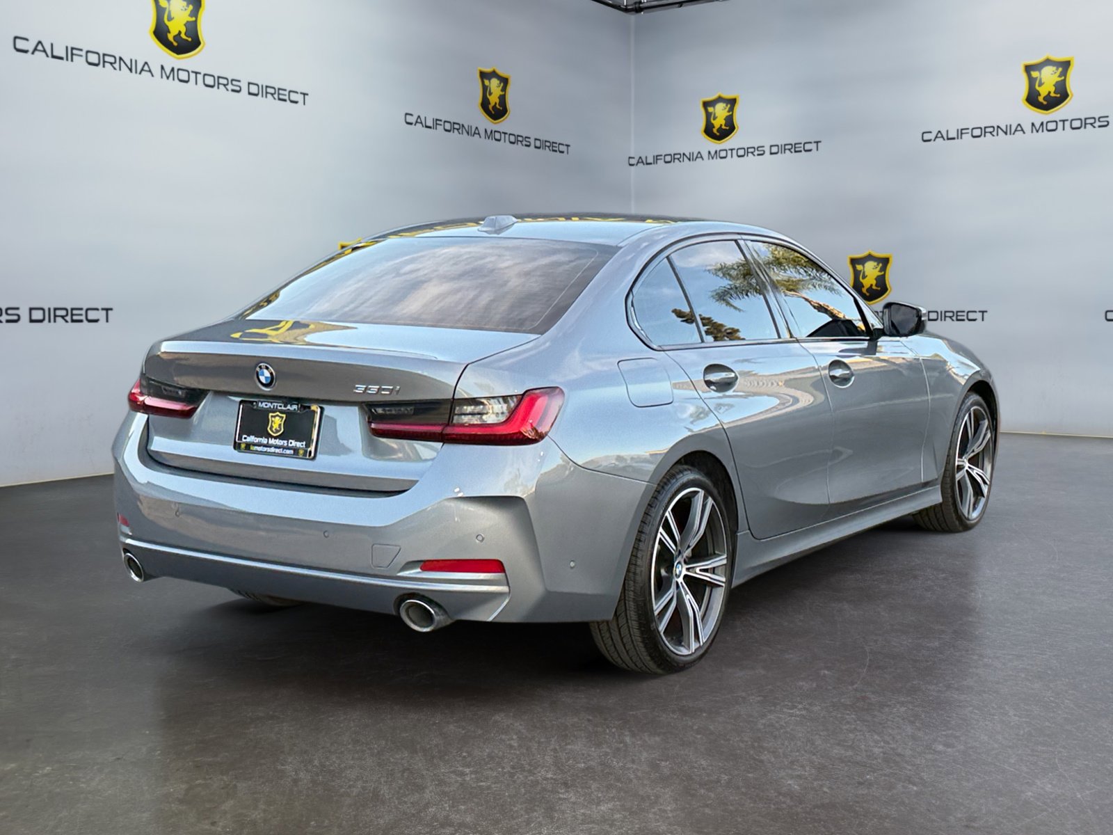 Used 2023 BMW 330i Sedan w/ Premium Package image 5