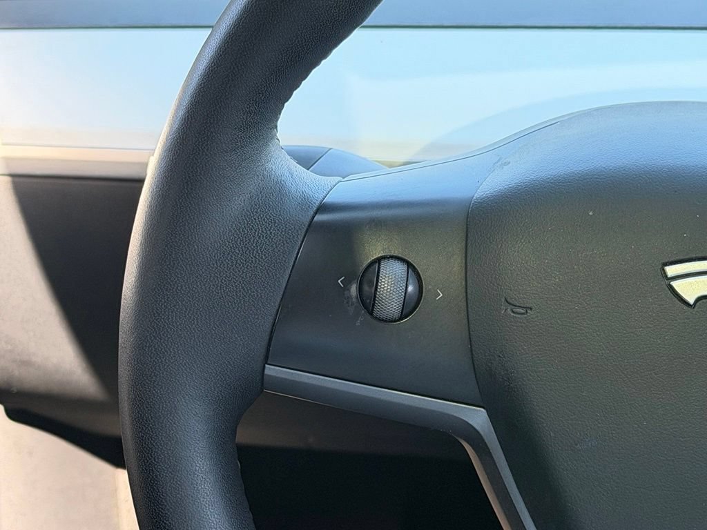 Used 2023 Tesla Model Y Long Range AWD/4WD image 47