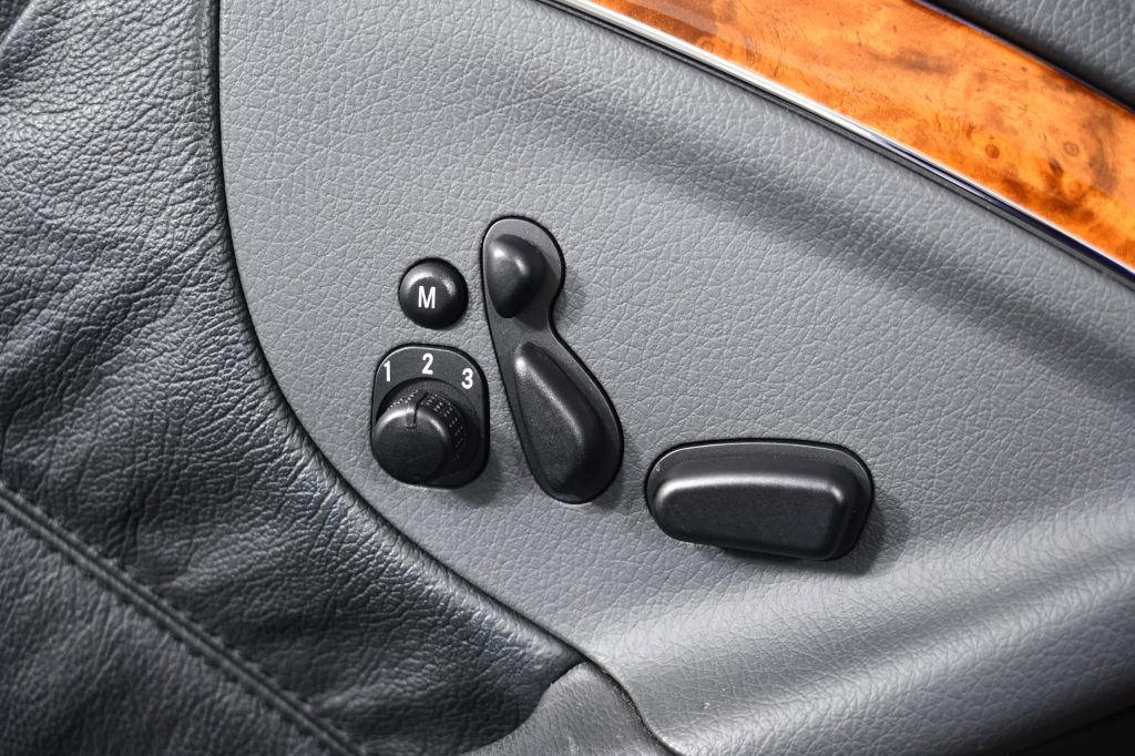 Used 2005 Mercedes-Benz CLK 500 Cabriolet image 50