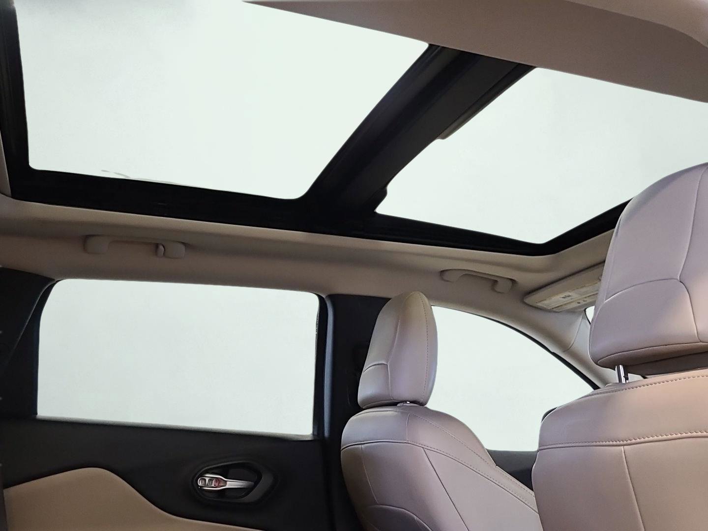 Used 2015 Jeep Cherokee Limited w/ Trailer Tow Group image 26