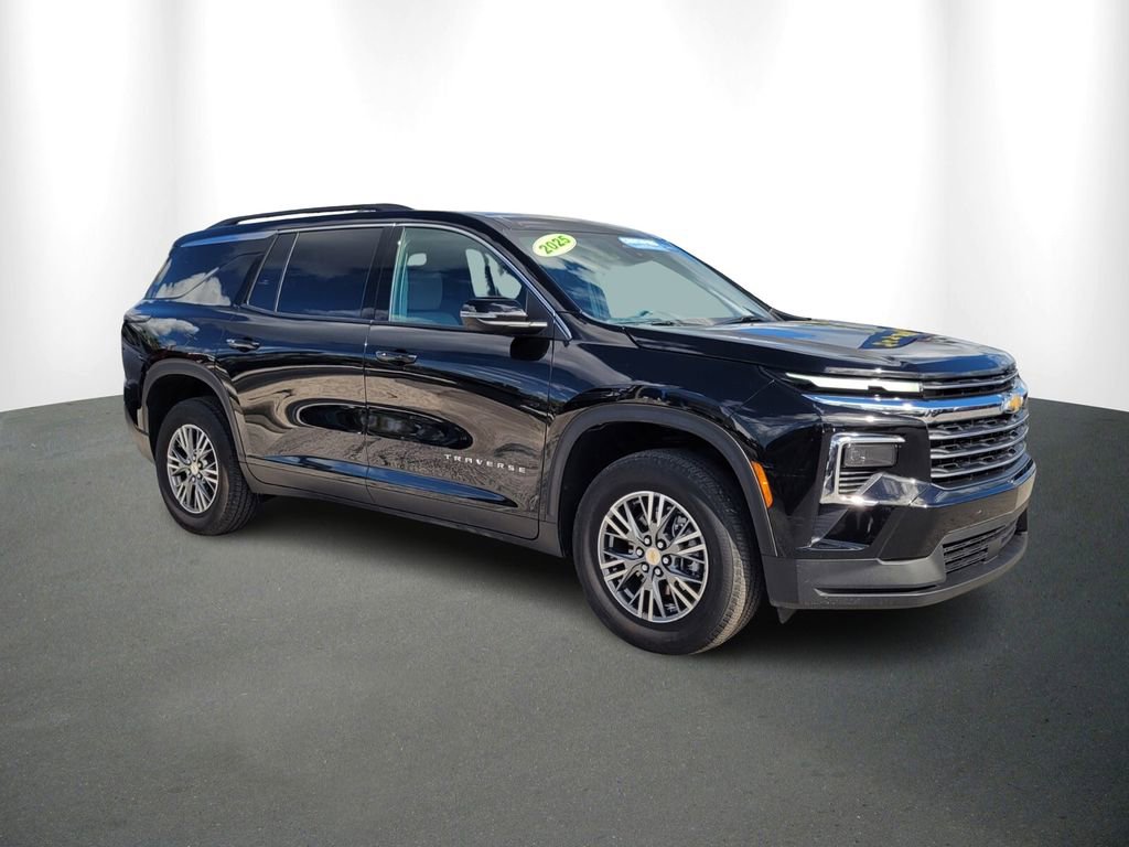 Certified 2025 Chevrolet Traverse LT FWD image 2