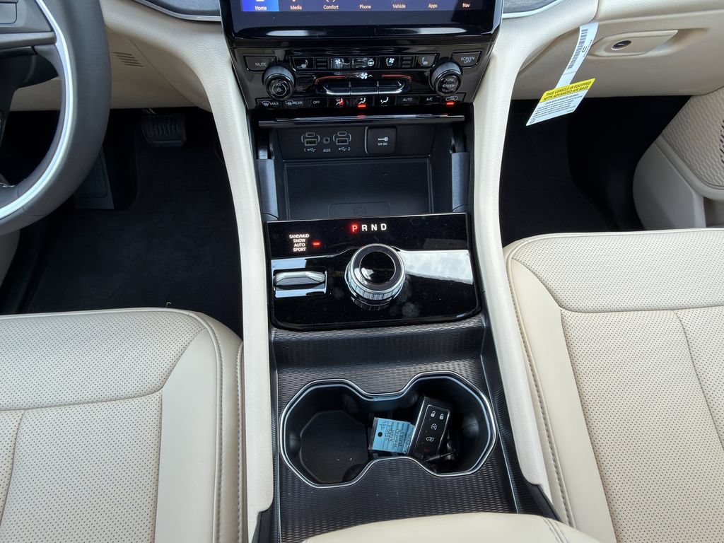 New 2025 Jeep Grand Cherokee Limited w/ Luxury Tech Group II AWD/4WD image 17