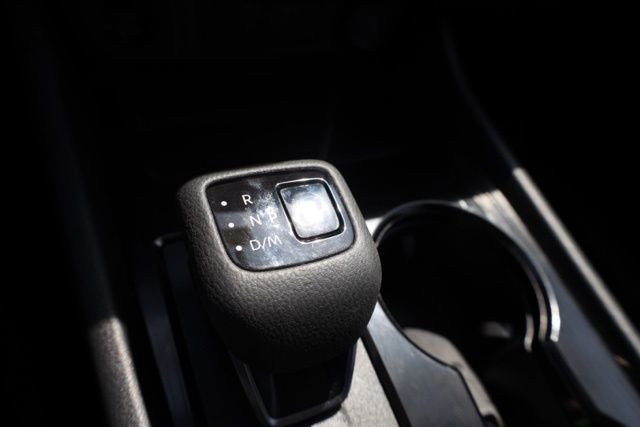 Used 2024 Nissan Rogue SV image 10