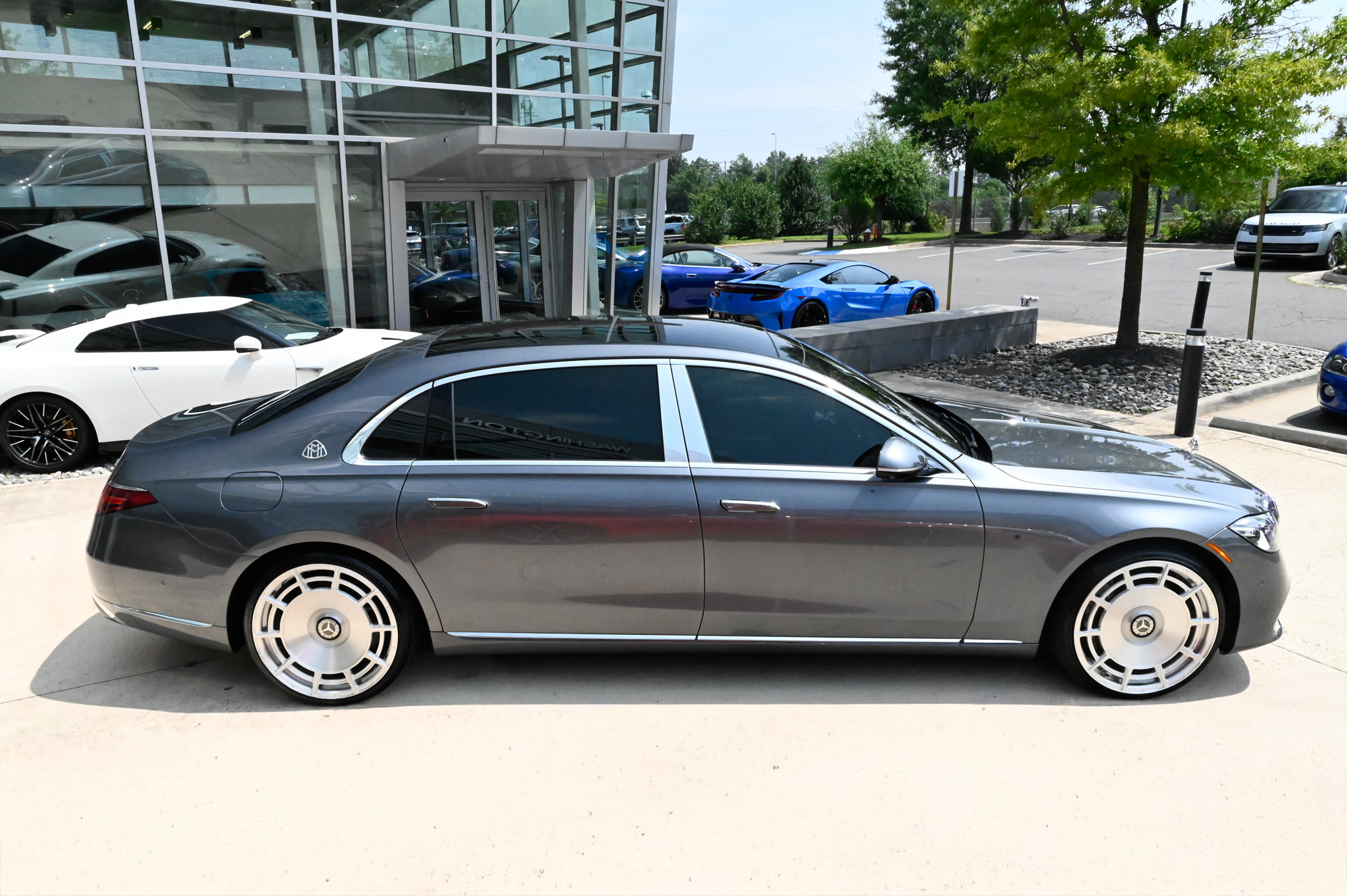 Used 2023 Mercedes-Benz Maybach S 680 4MATIC w/ Manufaktur Leather Package image 4