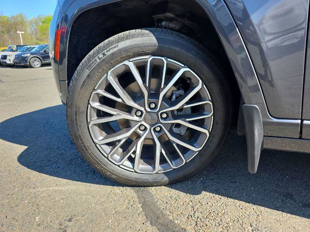 Used 2023 Jeep Grand Cherokee L Summit AWD/4WD image 14