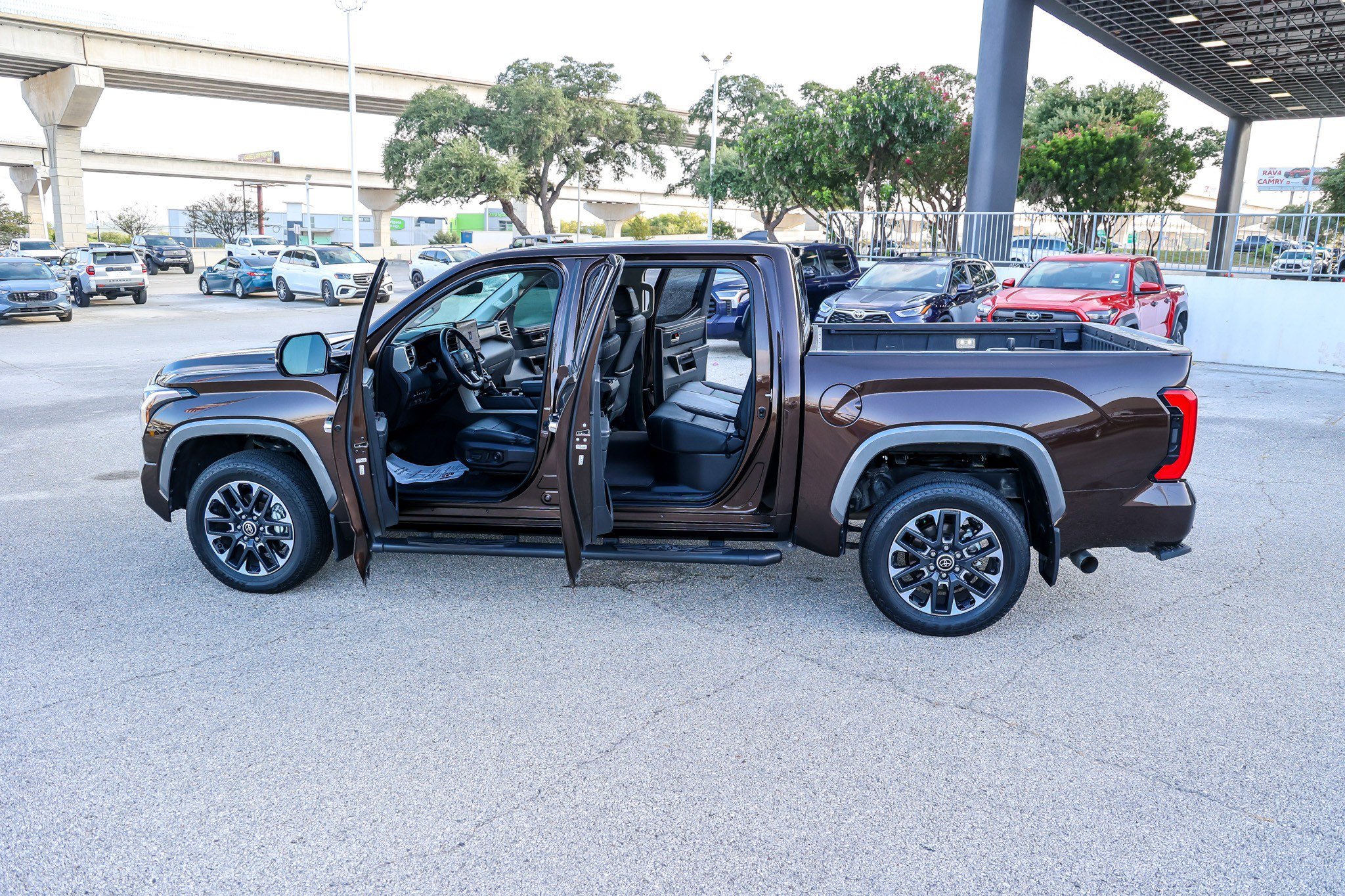 Used 2024 Toyota Tundra Limited w/ Power Package AWD/4WD image 11