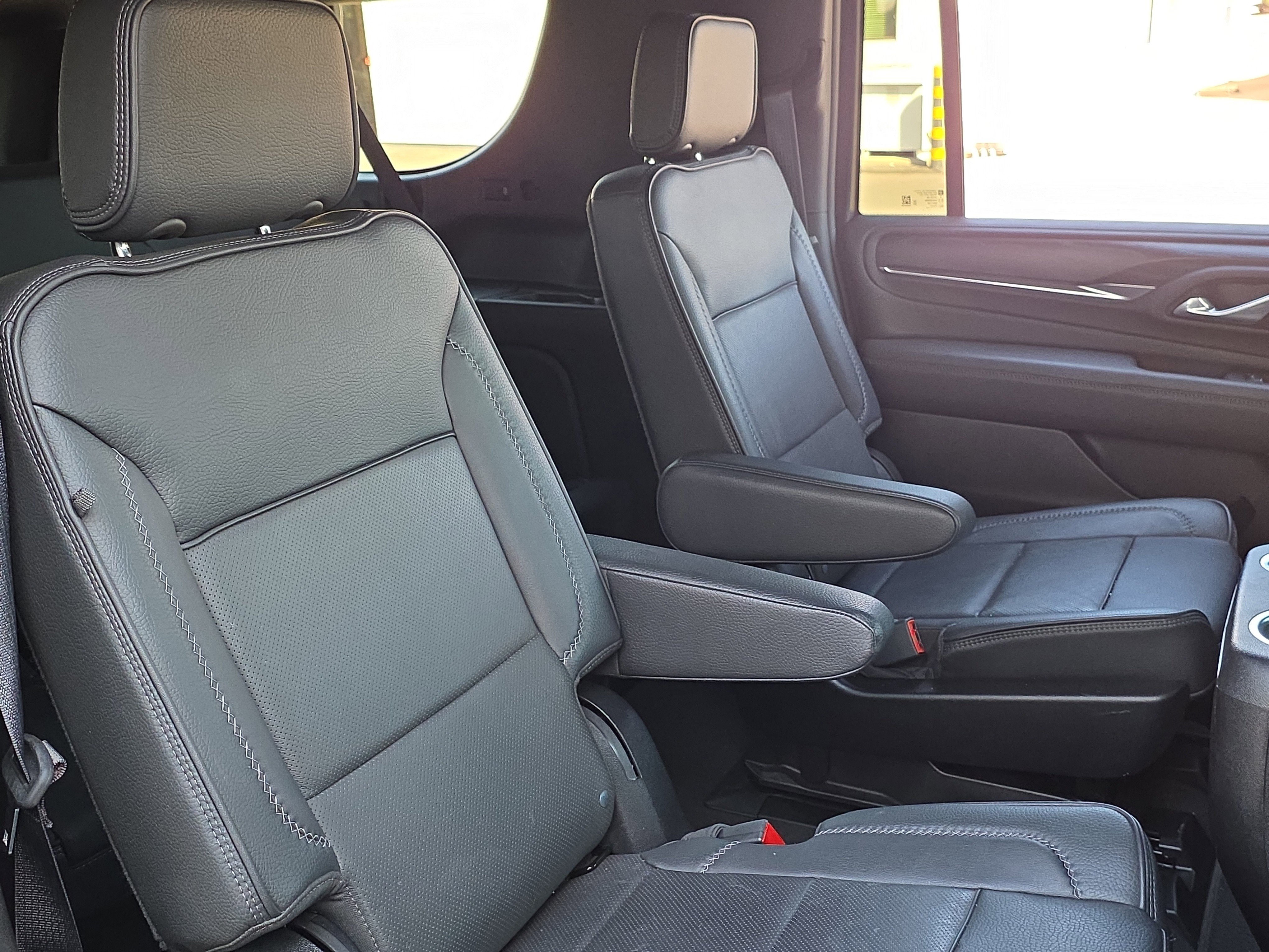 Used 2024 GMC Yukon XL Denali w/ Advanced Technology Package image 31