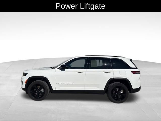 Used 2023 Jeep Grand Cherokee Altitude image 5