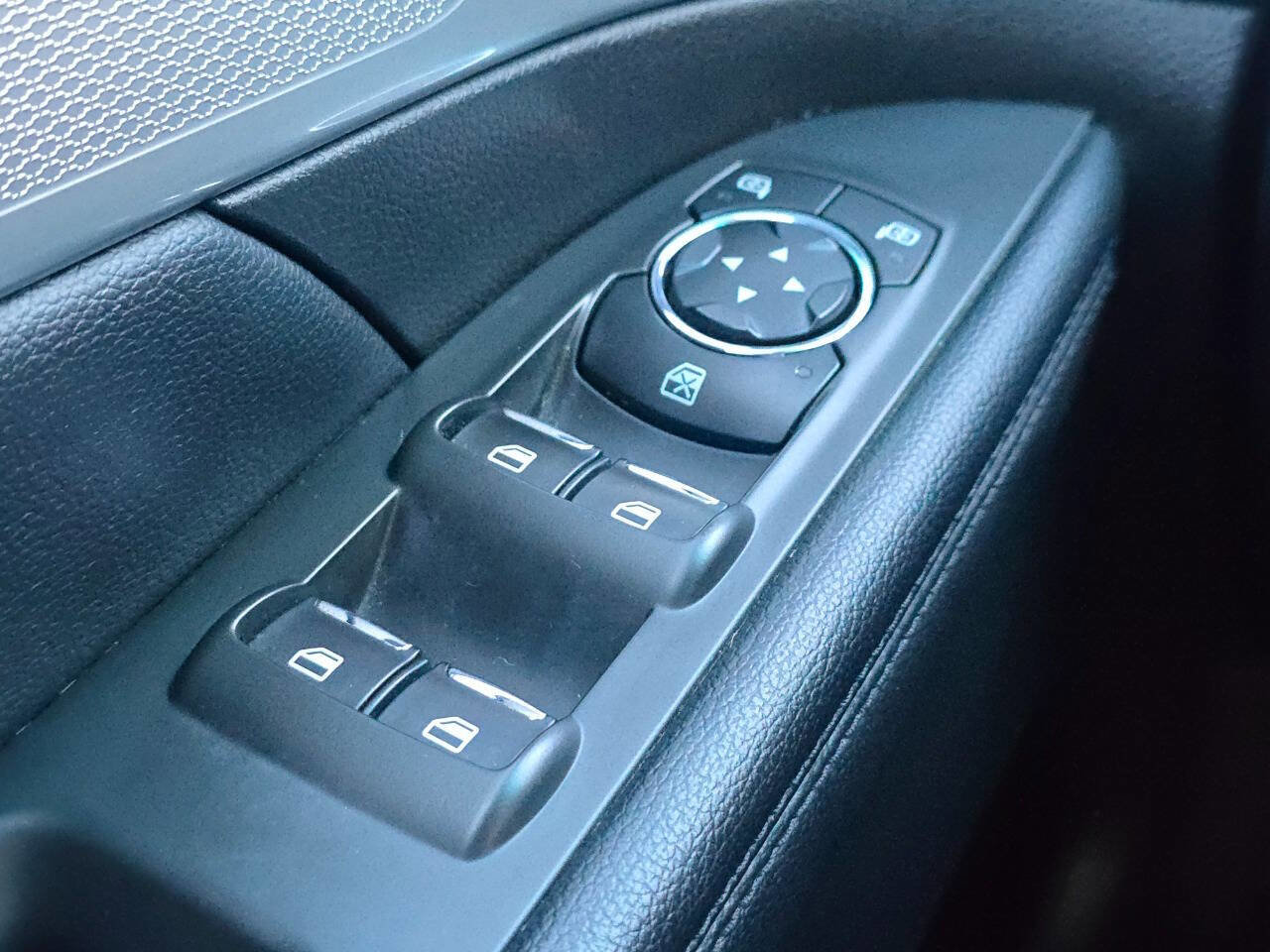 Used 2016 Ford Explorer XLT w/ Equipment Group 202A image 26