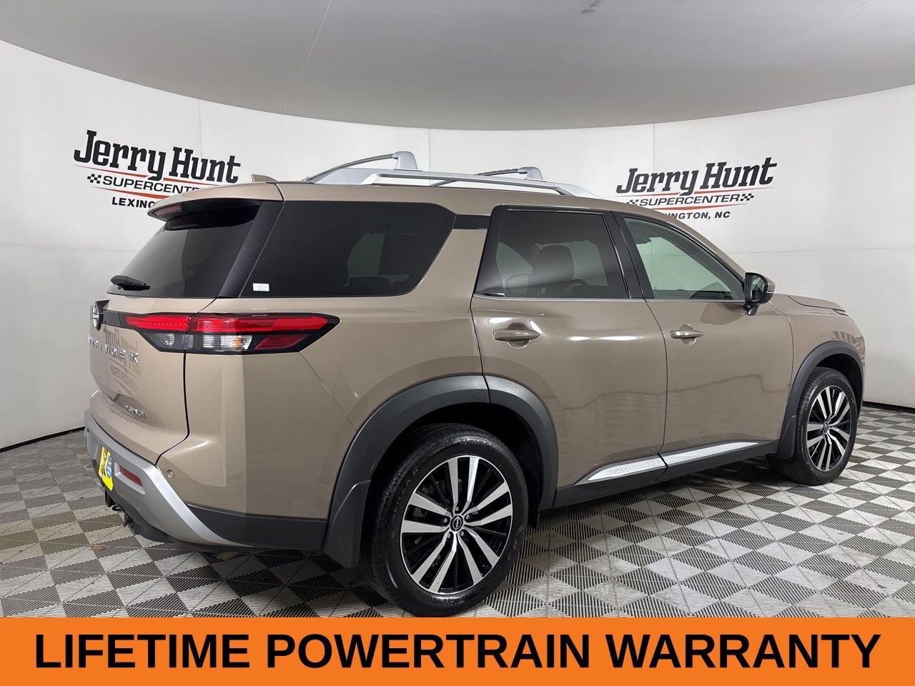 Used 2024 Nissan Pathfinder Platinum w/ Cargo Package image 5