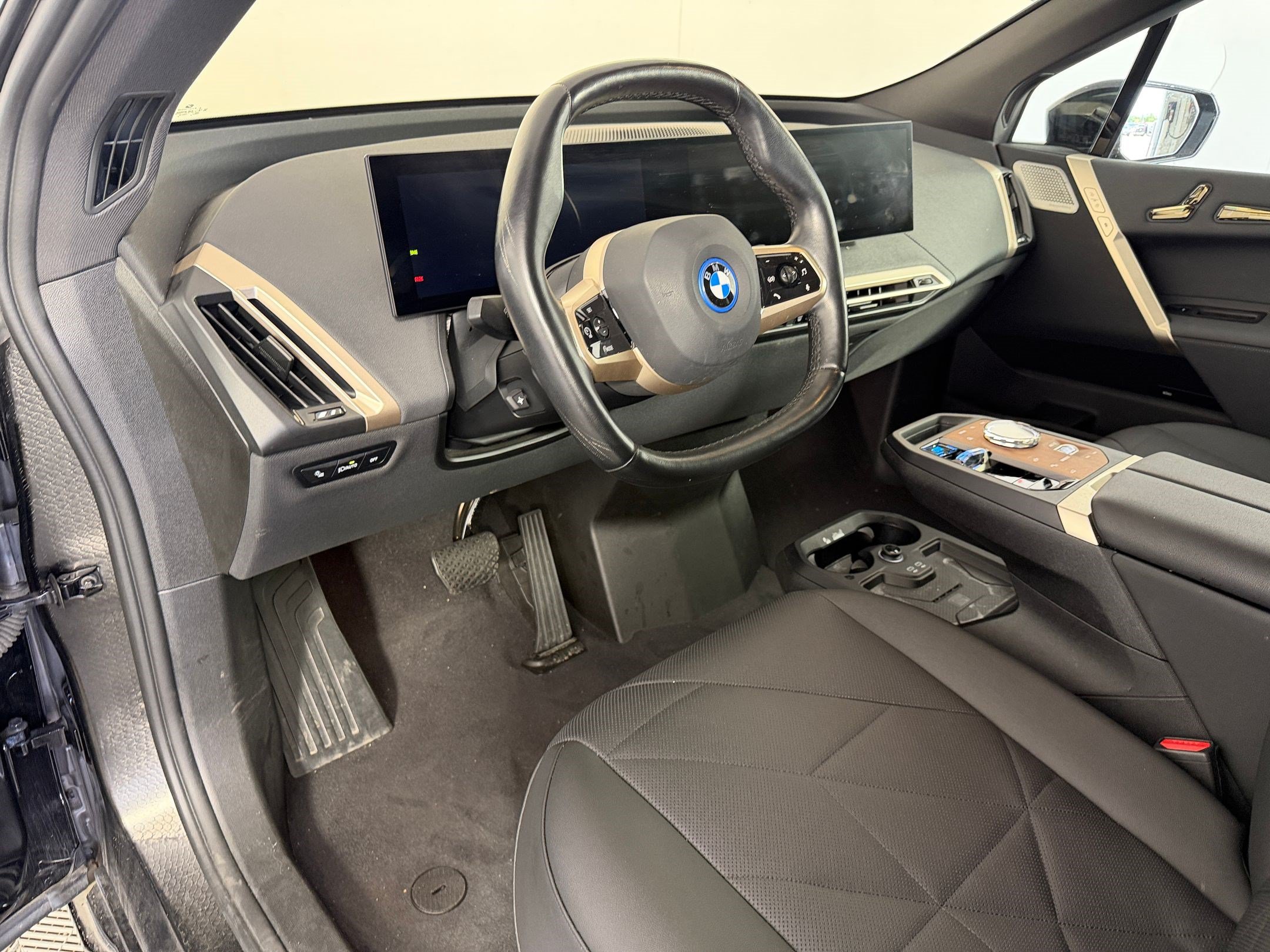 Used 2024 BMW iX M60 AWD/4WD image 4