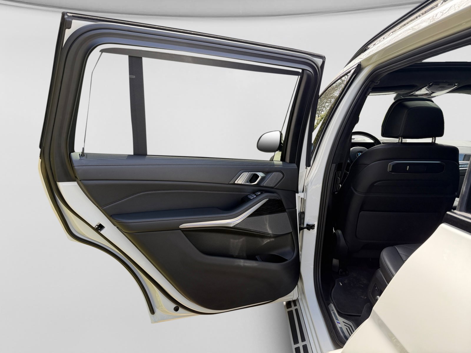 Used 2023 BMW X7 xDrive40i w/ Executive Package AWD/4WD image 17