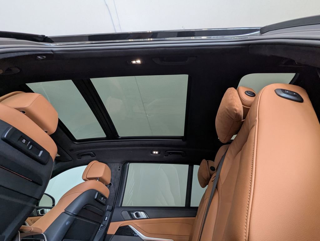 Used 2021 BMW X7 M50i image 40