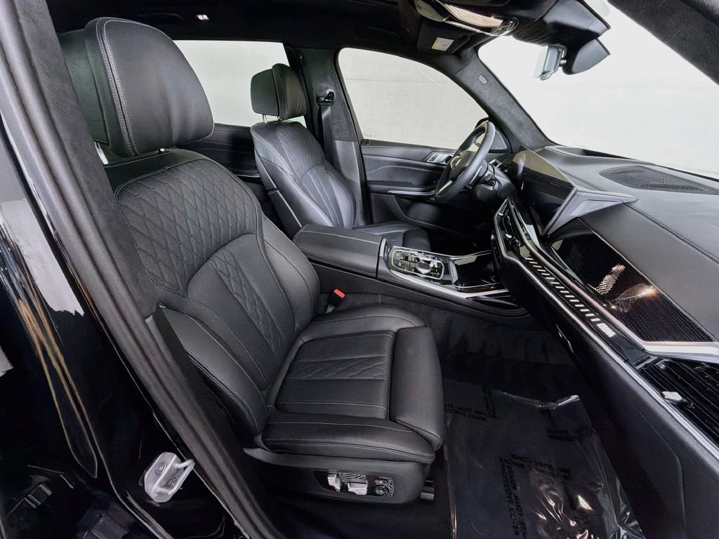 Used 2025 BMW X7 M60i w/ Climate Comfort Package AWD/4WD image 31