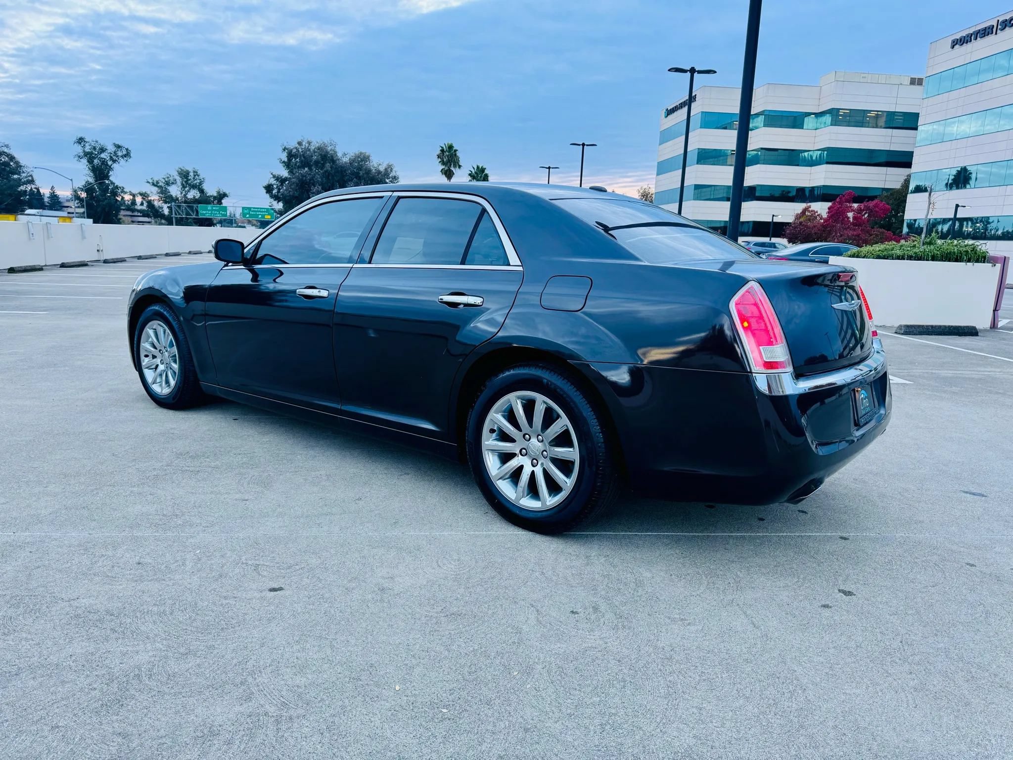 Used 2012 Chrysler 300 Limited RWD image 18