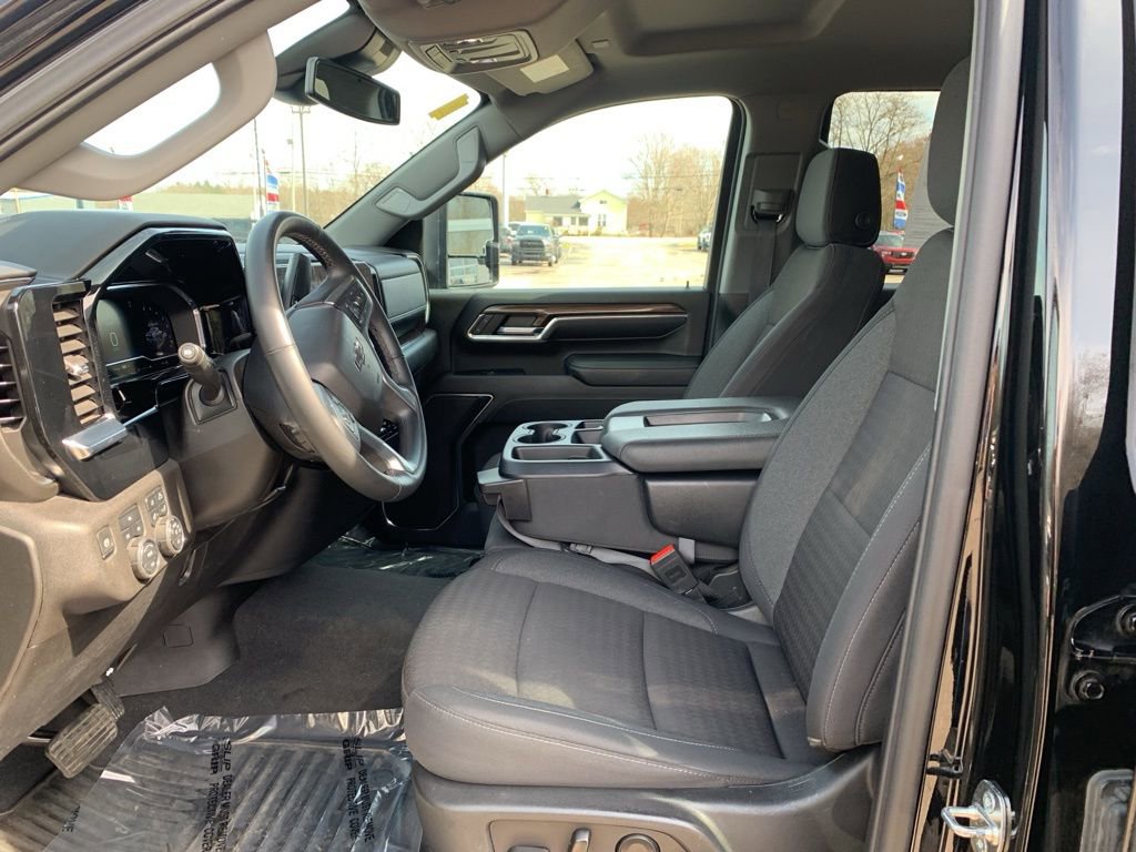Used 2024 Chevrolet Silverado 2500 LT w/ Midnight Edition image 11