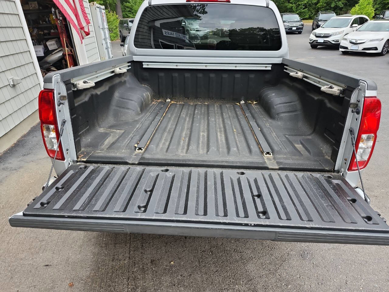 Used 2012 Nissan Frontier SV w/ SV Premium Utility Pkg image 6