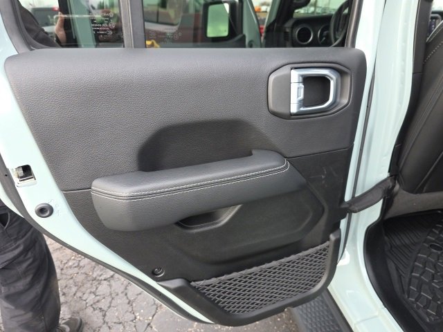 Used 2023 Jeep Wrangler Unlimited Sahara w/ Cold Weather Group image 32