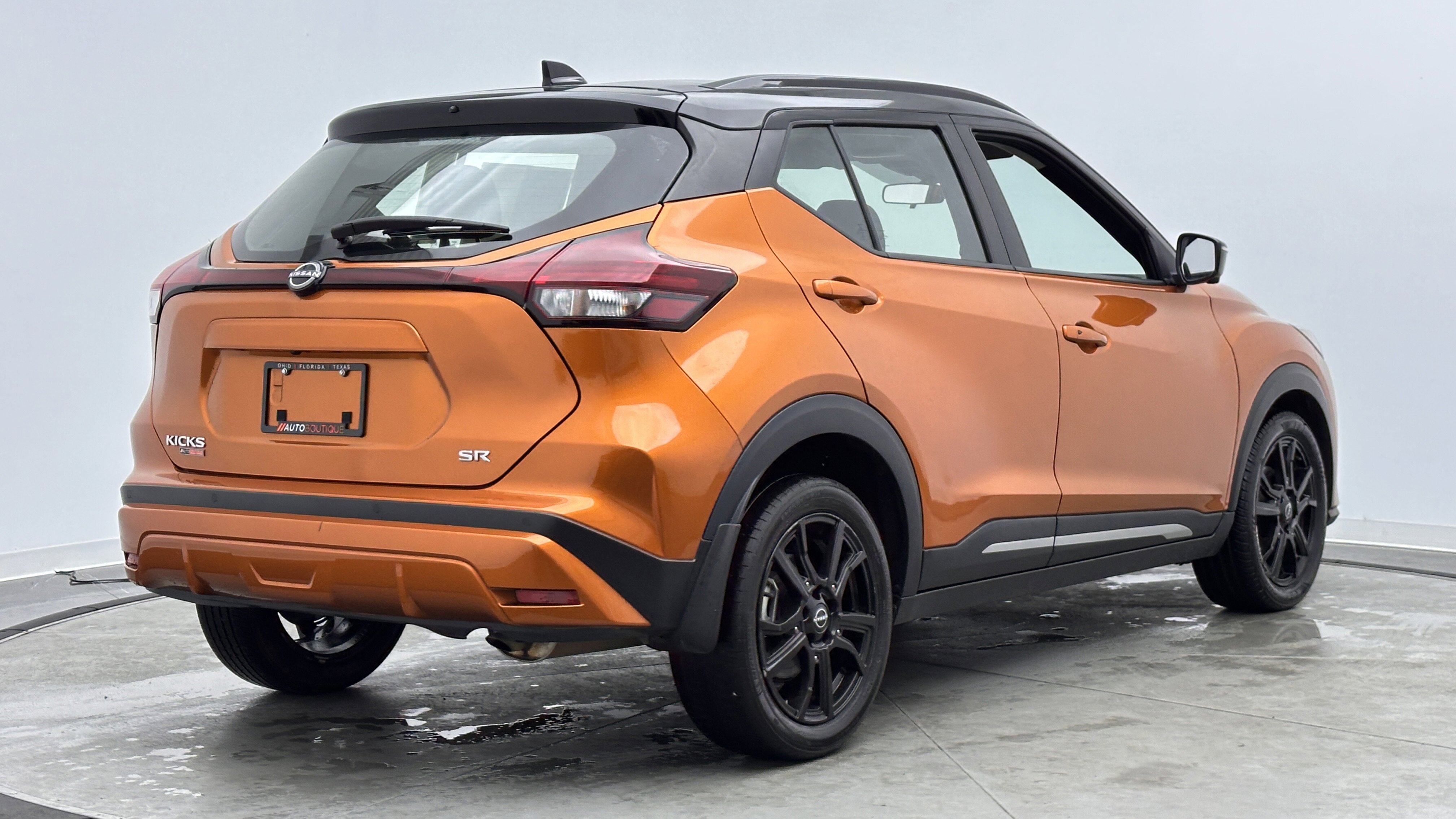 Used 2023 Nissan Kicks SR FWD image 7