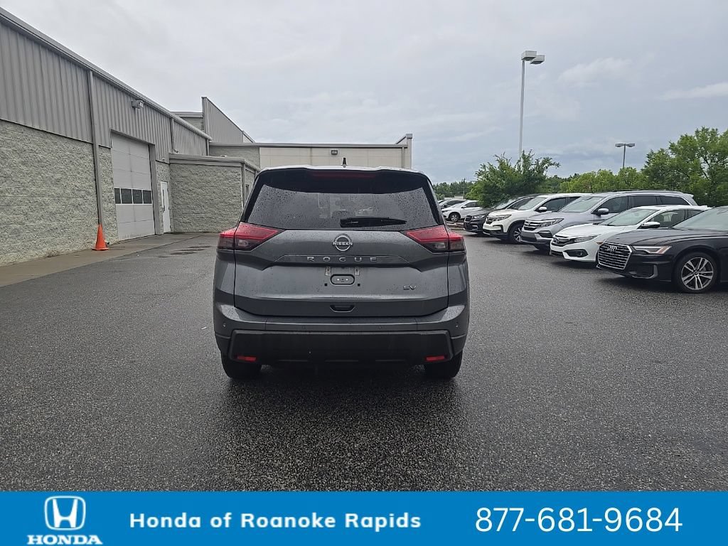Used 2024 Nissan Rogue SV FWD image 4
