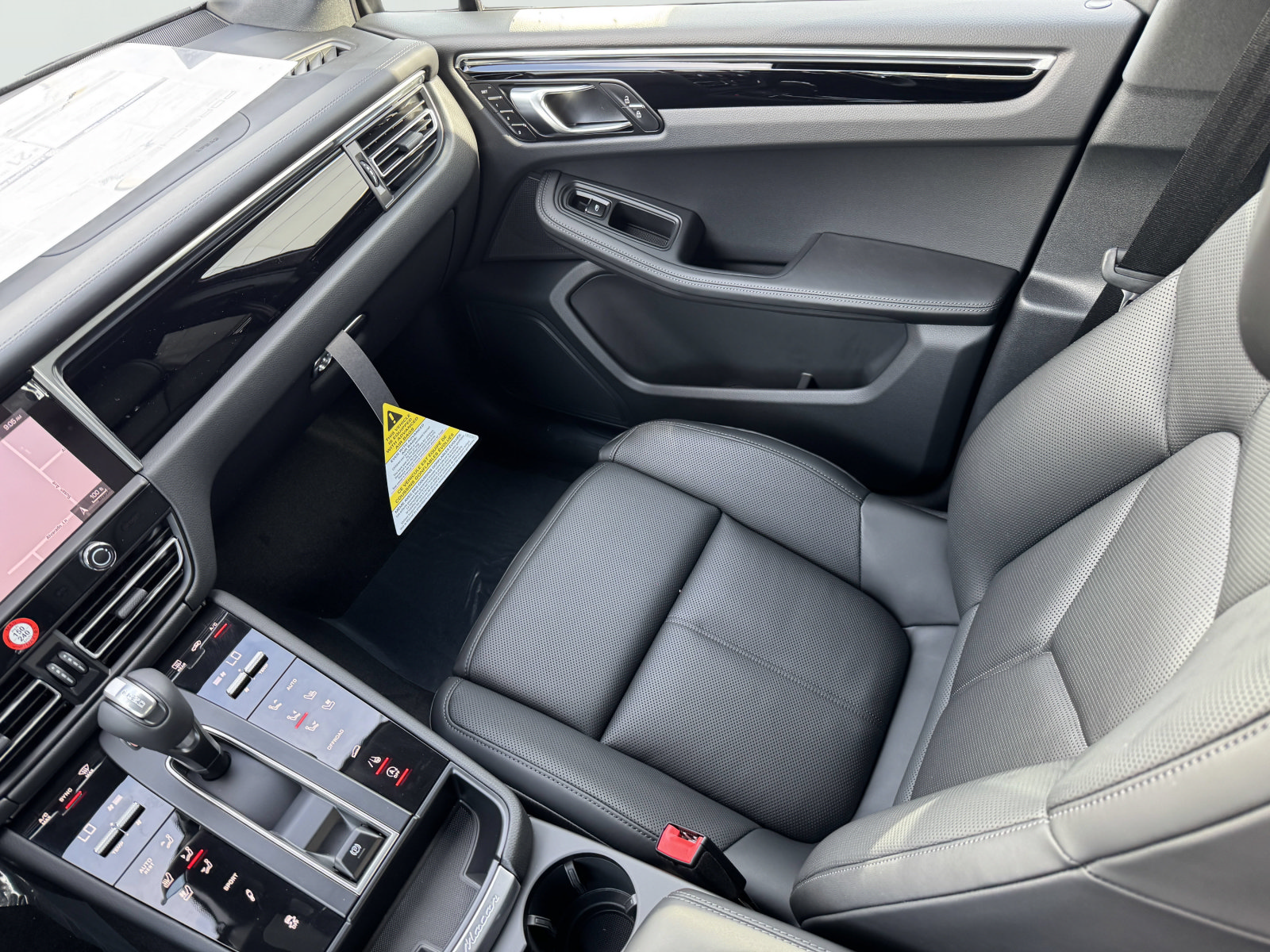 New 2025 Porsche Macan AWD/4WD image 20