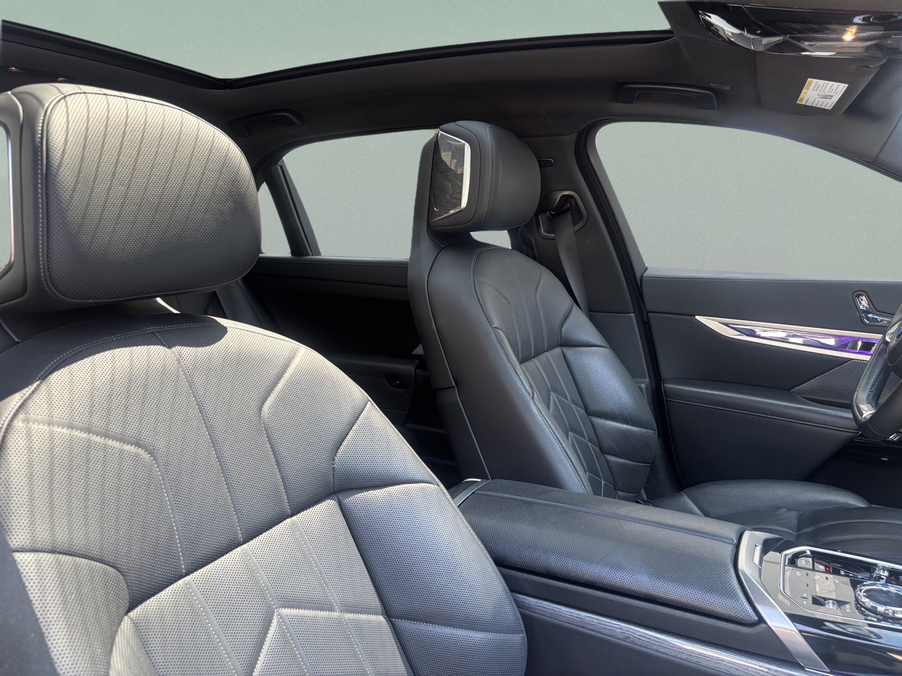Certified 2023 BMW i7 xDrive60 AWD/4WD image 12