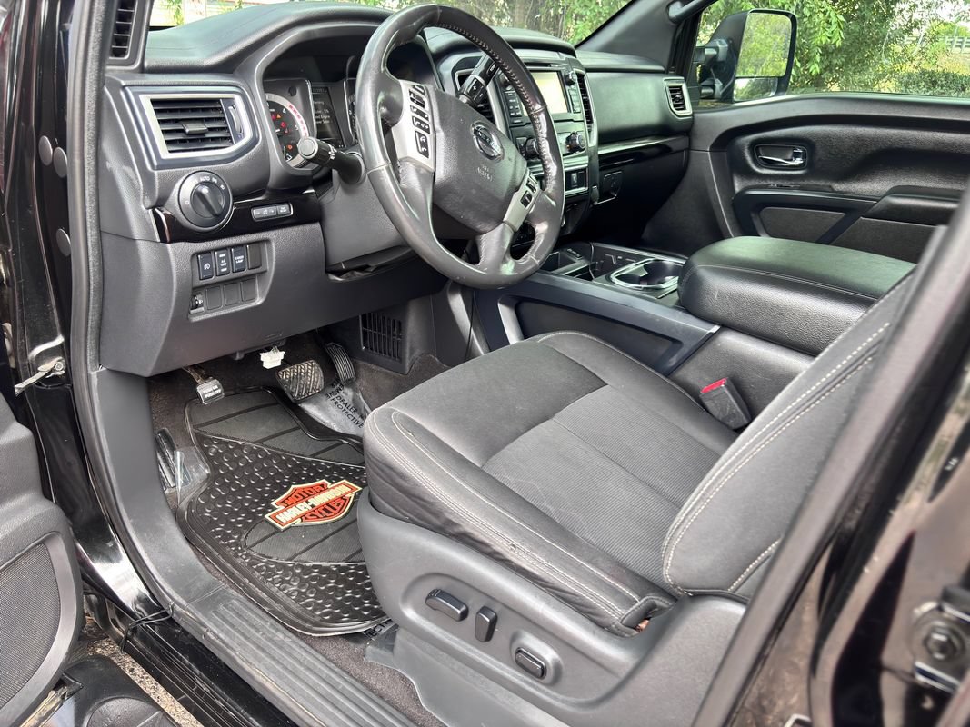 Used 2018 Nissan Titan SV w/ SV Convenience Package AWD/4WD image 14