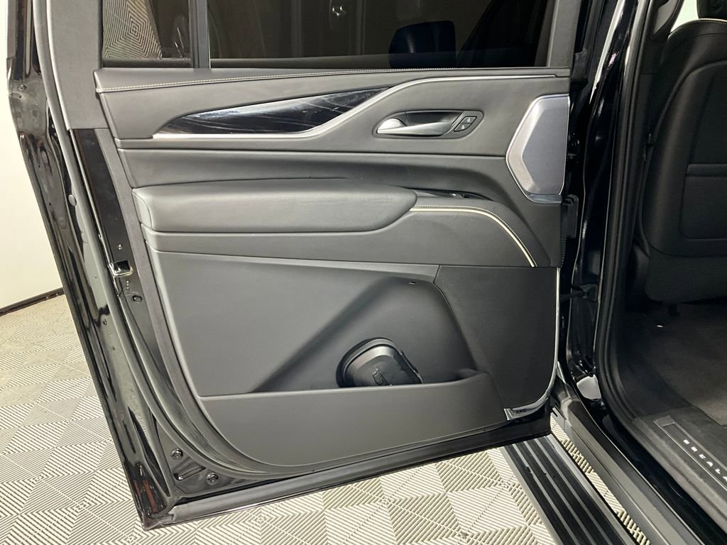 Used 2023 Cadillac Escalade ESV V AWD/4WD image 27