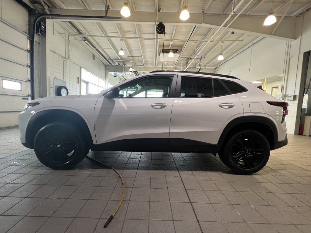 Used 2025 Chevrolet Trax ACTIV w/ Sunroof Package image 5