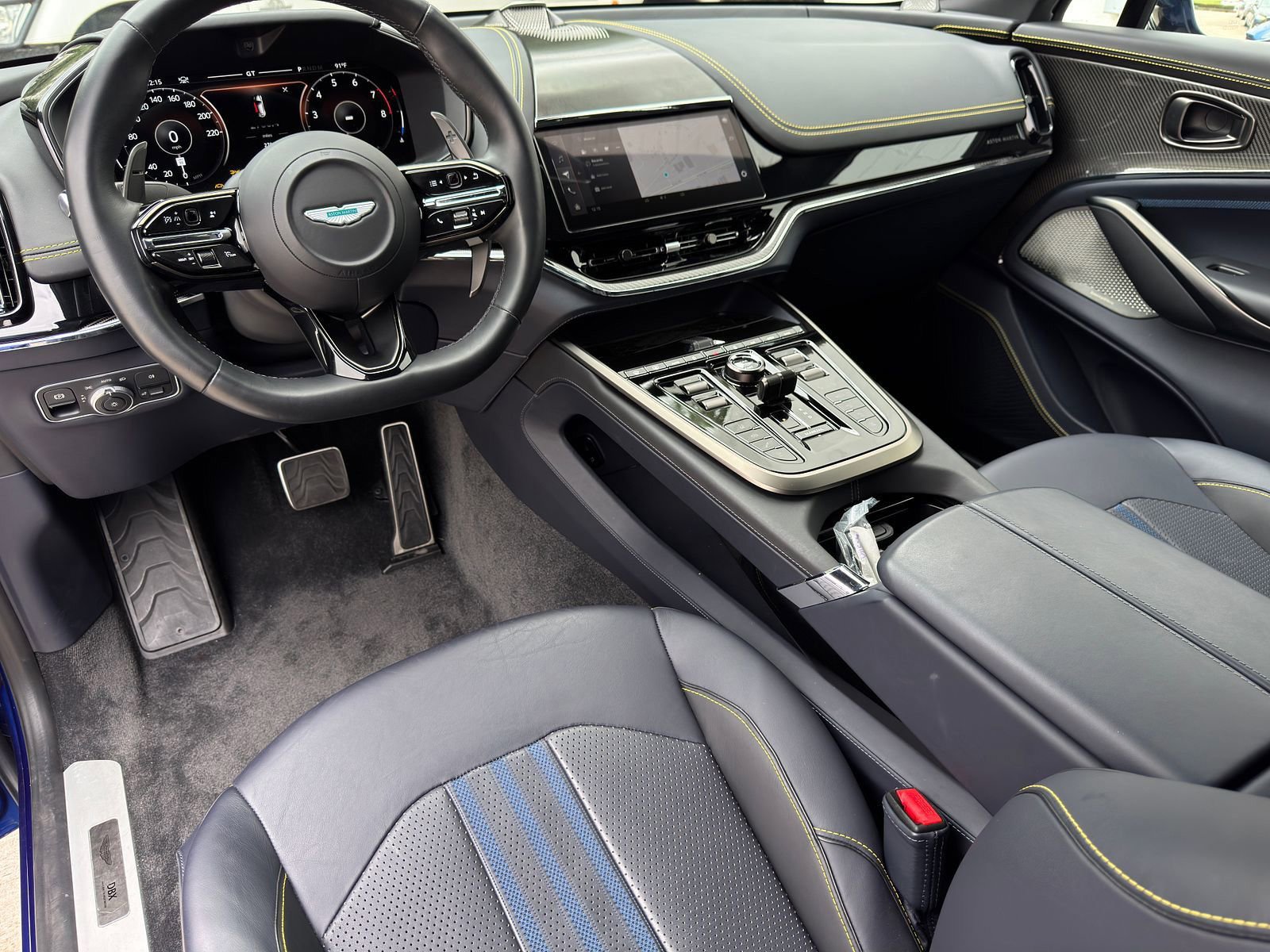 Used 2025 Aston Martin DBX 707 image 3