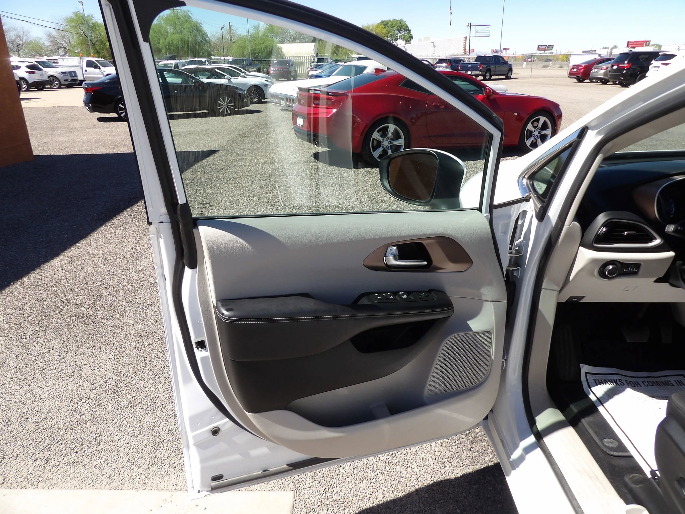 Used 2023 Chrysler Voyager LX image 9
