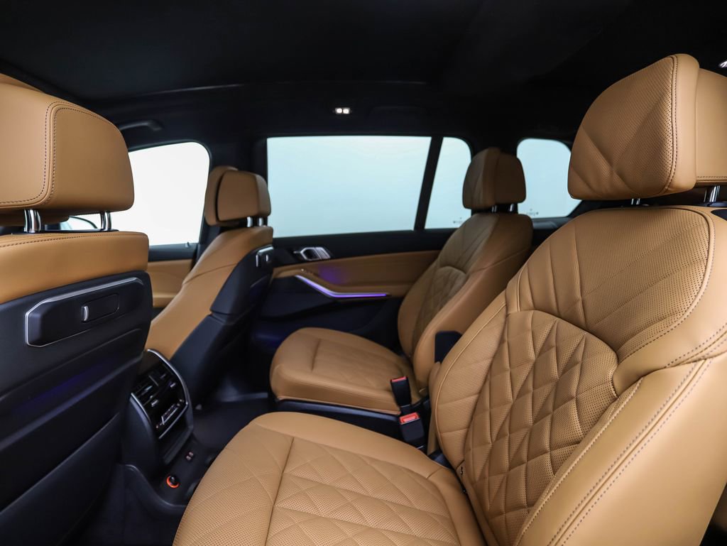 Used 2025 BMW X7 xDrive40i w/ M Sport Package image 20