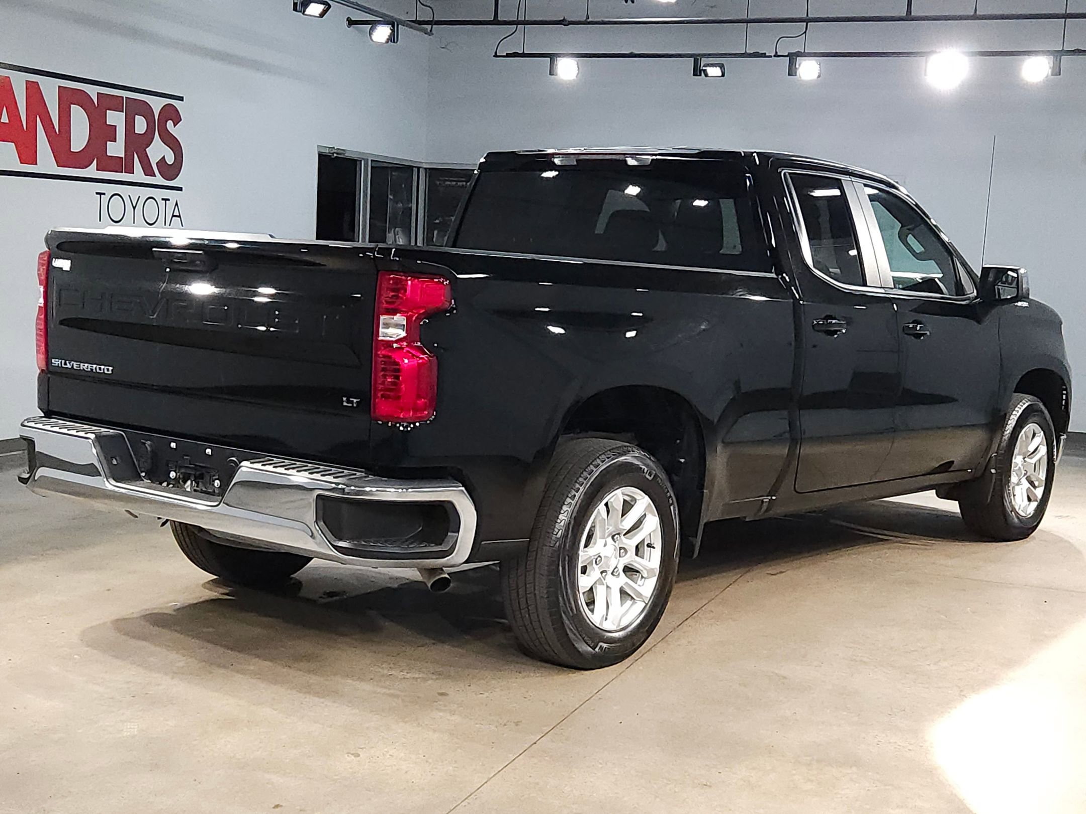 Used 2024 Chevrolet Silverado 1500 LT image 7