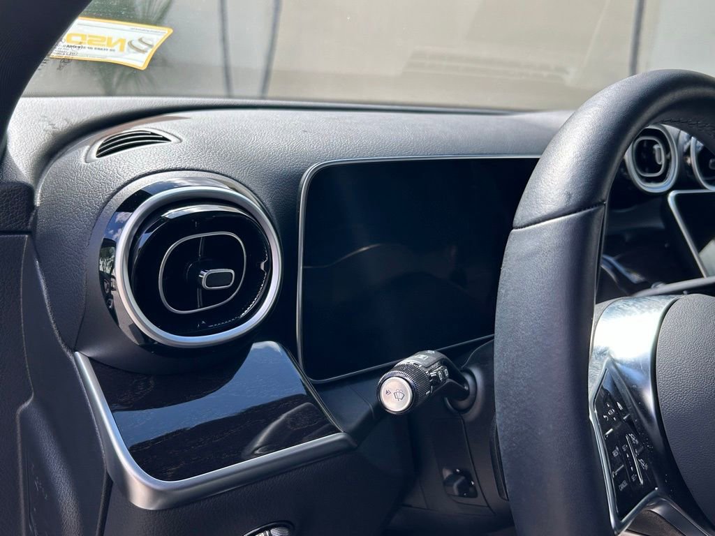 Used 2025 Mercedes-Benz GLC 300 4MATIC image 18