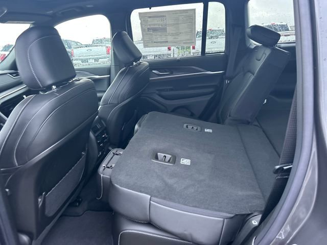 New 2025 Jeep Grand Cherokee Limited w/ Luxury Tech Group II image 35