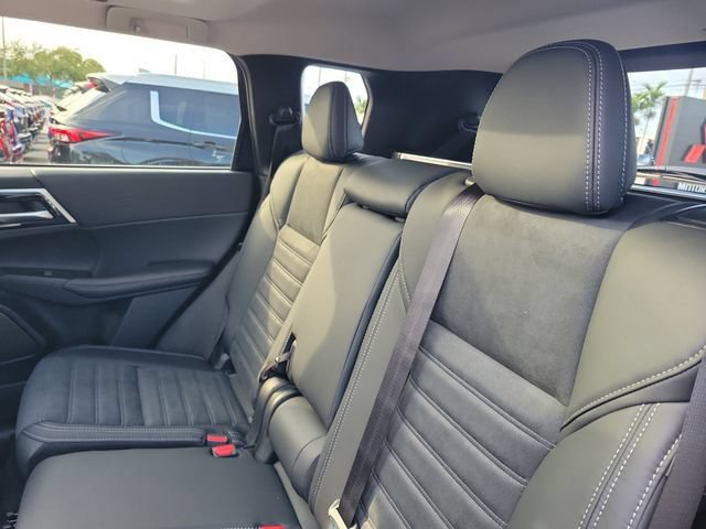 New 2026 Mitsubishi Outlander SE FWD image 13