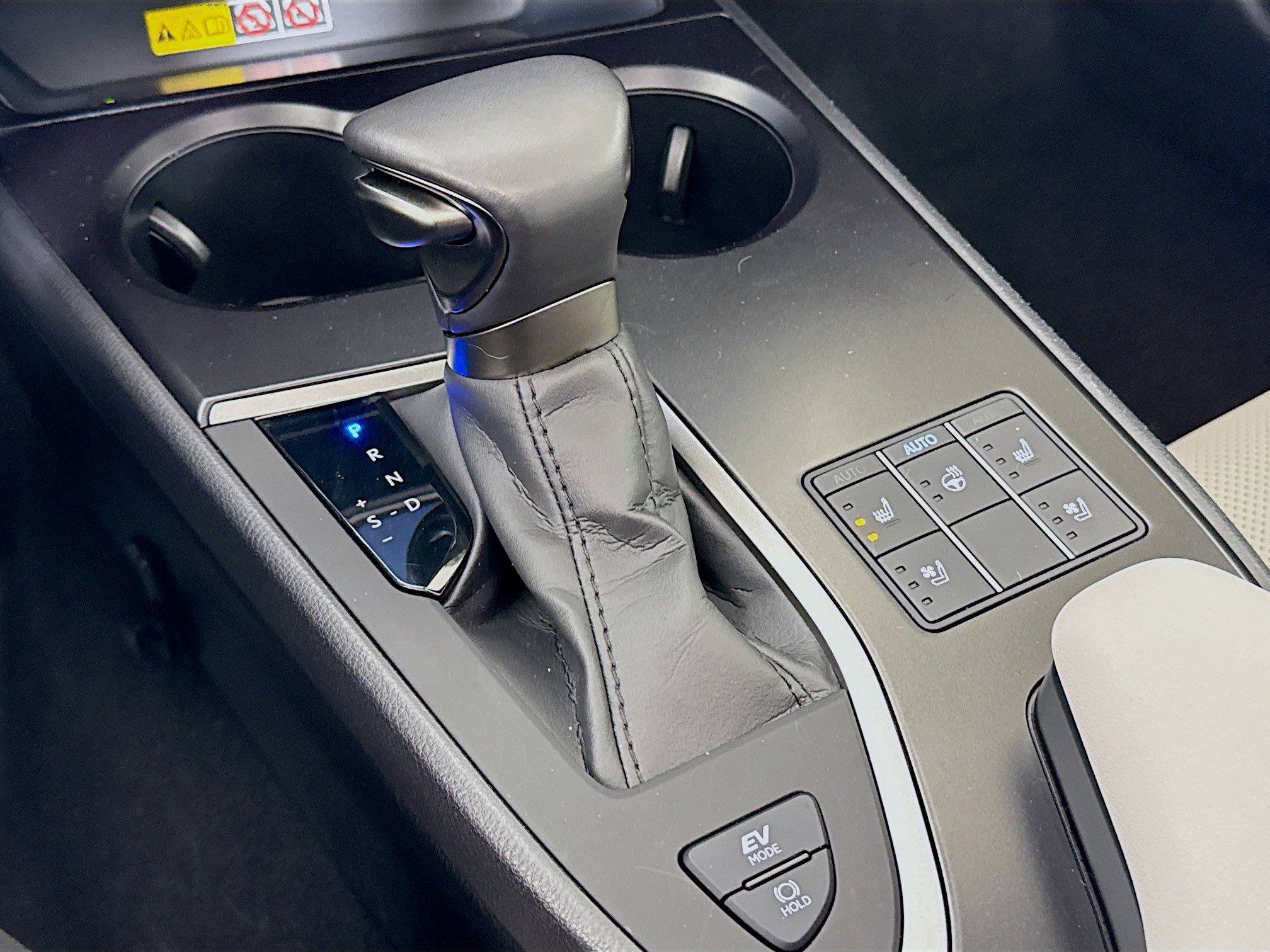 Used 2024 Lexus UX 250h AWD w/ Premium Package image 19