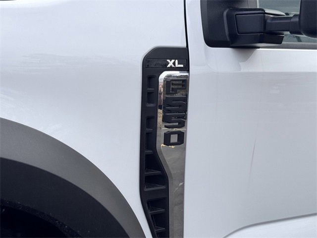 New 2025 Ford F550 4x4 Regular Cab Super Duty w/ XL Chrome Package image 7