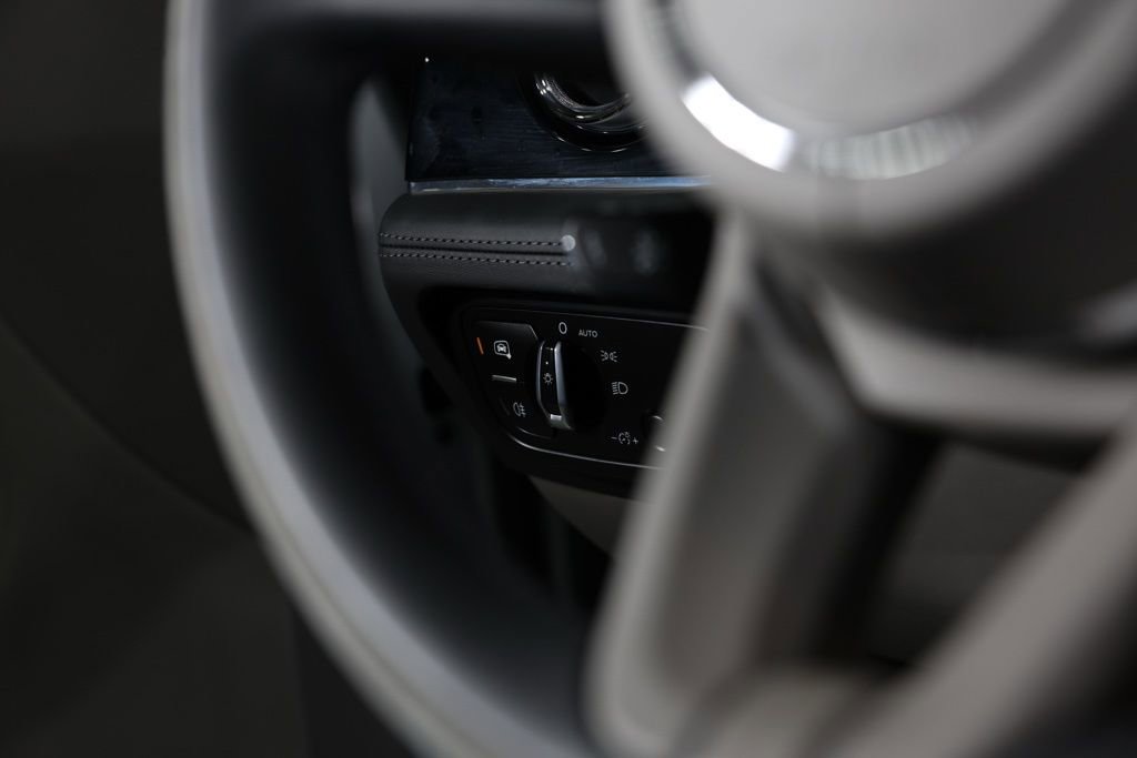 Used 2022 Bentley Bentayga image 34