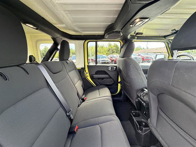 Used 2023 Jeep Wrangler Unlimited Sahara w/ Cold Weather Group AWD/4WD image 21