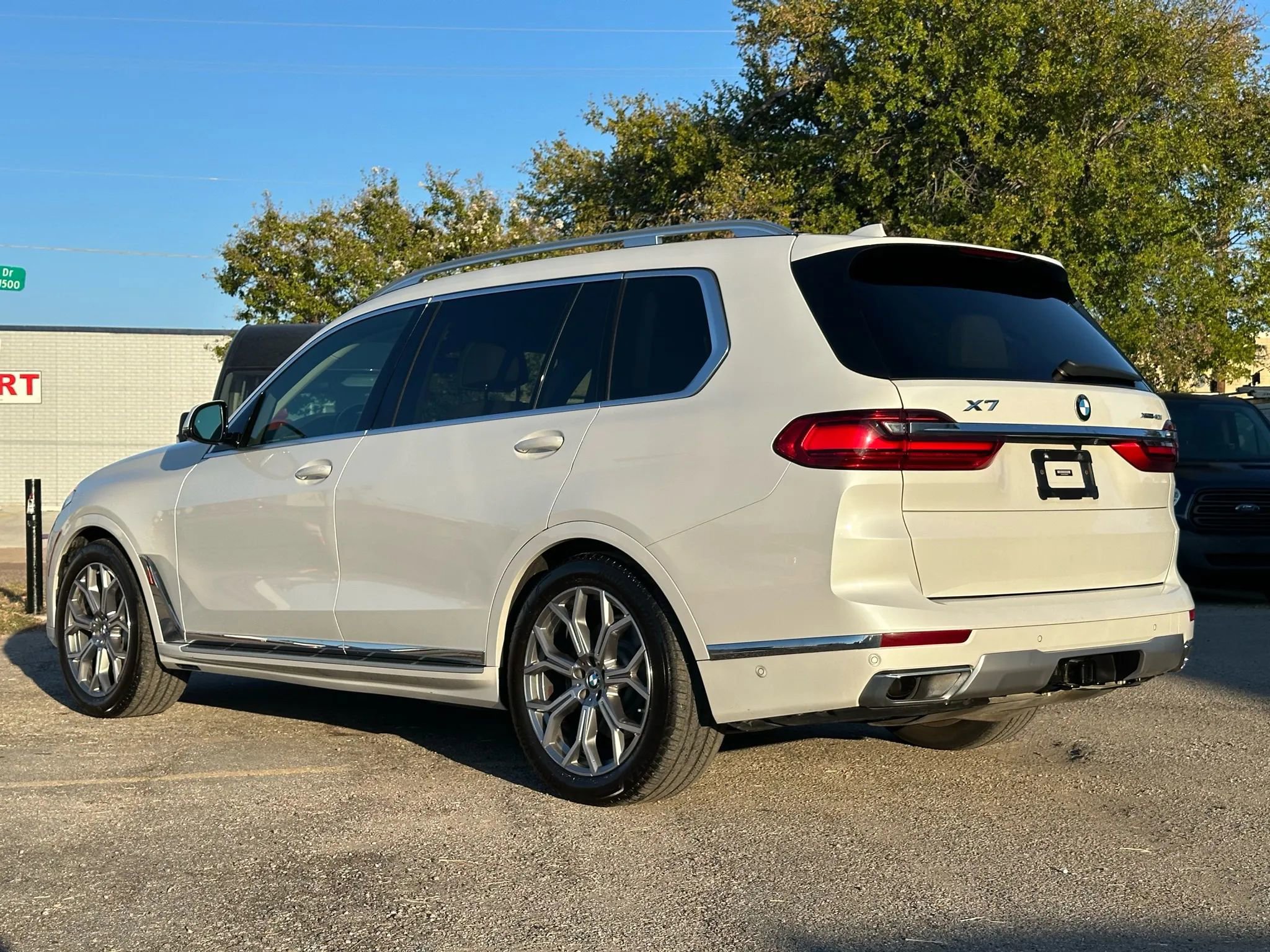 Used 2020 BMW X7 xDrive40i w/ Luxury Seating Package image 4