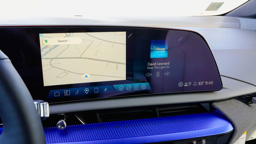 New 2026 Cadillac Optiq Sport 1 w/ LPO, Floor Liner Package image 18